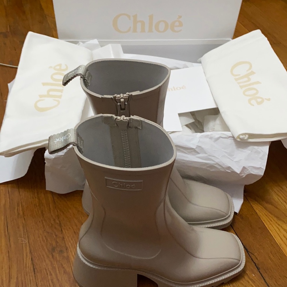 Chloe Betty Boots nude color with dust bags / box